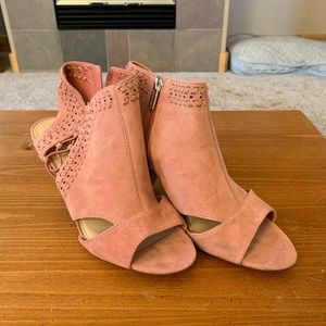 Vince Camuto Salmon Block Heels - Size 7.5 - GREAT CONDITION